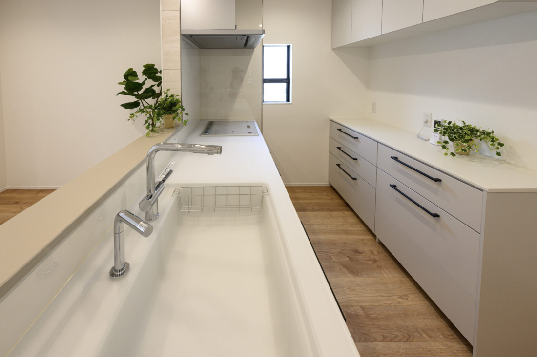 プロが解説！キッチンの天板、どれを選ぶ？素材別メリット・デメリット