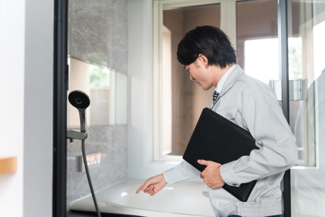 【浴槽交換の費用ガイド】素材別の価格差やユニットバスの寿命、プロが教える工事の注意点